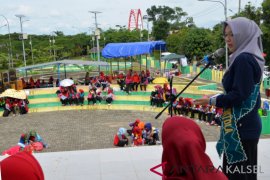 250 teachers play bottles in outbound