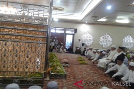 Ziarah ke makam Guru Sekumpul