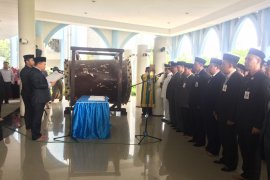 Regent Tanah Bumbu insists ASN to build a clean government