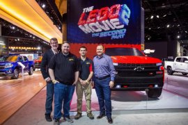 Replika Chevrolet Silverado dari 334.544 keping Lego