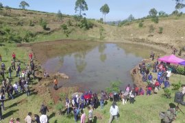 Gandeng pecinta alam, SEGWWL konservasi mata air leuweung Citere