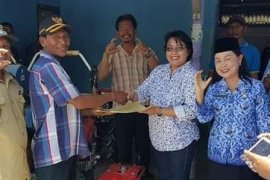 Agustin Sigilipu: bantuan traktor tangan tak gunakan dana APBD Poso