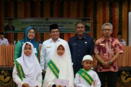 Hafal tujuh juz, Gista Kasmita tahfidz tebaik tingkat madrasah