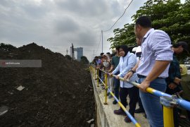 Risma Minta Pengerjaan "Underpass" Bunderan Satelit Jalan Mayjen Sungkono Surabaya Dipercepat