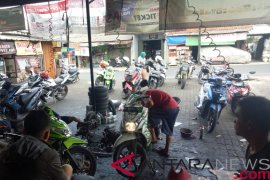 Bengkel sepeda motor diserbu pengunjung usai libur panjang