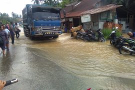Banjir jalan lintas Sumatera, Labusel-Paluta berangsur surut