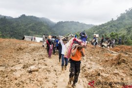 Team confirms 34 victims still buried by landslide in Sukabumi