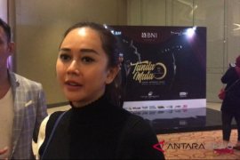 Aura  Kasih ungkap sedang hamil anak pertama