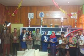 BI Corner tingkatkan minat baca siswa perbatasan Pinogaluman