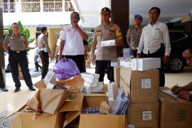 Polres Lumajang Sita Ribuan Rokok Ilegal saat Razia Minuman Keras