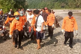 Jenazah bocah tenggelam di Sungai Serayu dievakuasi