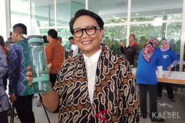 Three schools in Tapin oblige students to bring eco-friendly bottles