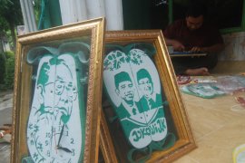 Kerajinan Sandal Ukir