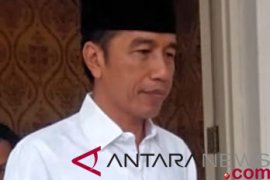 Presiden Jokowi memberikan penghormatan terakhir bagi Eka Tjipta