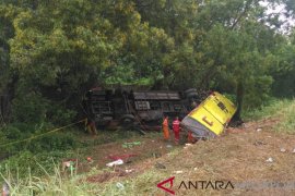 Tabrakan maut Cipularang - libatkan sedikitnya 10 kendaraan, enam orang tewas