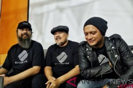 Berusia 25 tahun grup band NTRL luncurkan boxset "NTRL XXV"