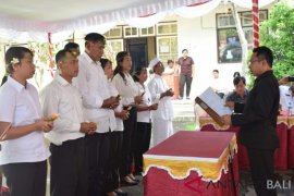 Dilantik,  panitia tambahan untuk pemilihan kecamatan jembrana
