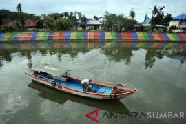 PERAHU KEBERSIHAN SUNGAI Page 1 Small