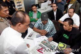 PERSEBAYA SURABAYA LAPORKAN PEMBERITAAN SURAT KABAR Page 1 Small