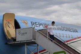 Jokowi-JK Dikirimi Karangan Bunga dari Komunitas Orang Malang