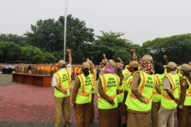 Pemkot Bekasi beri sanksi sosial rompi disiplin