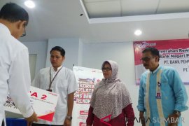 Dua warga Sumbar dapat hadiah liburan ke Korsel dari program SMS Banking