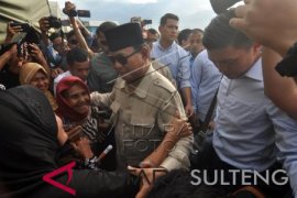 Prabowo Kunjungi Korban Gempa Sulteng Page 1 Small