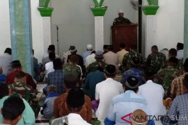 Prajurit satgas Yonif 126/KC laksanakan kegiatan keagamaan bersama masyarakat