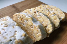 Pedagang Gorontalo Utara Tidak Naikan Harga Tempe Meski Kedelai Mahal