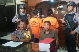 Dua kepala dusun Jembrana ditetapkan tersangka korupsi