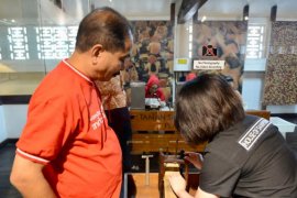 Menpar Cicipi Lezatnya Kuliner Surabaya dan Kunjungi Museum House of Sampoerna (Video)