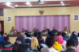 Bupati Situbondo Temui Pendemo Dugaan Korupsi DBHCT (Video)