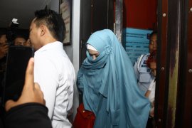 Mulan Dijadwalkan Dampingi Ahmad Dhani Saat Persidangan