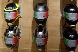 Cara merawat helm agar tidak bau apek