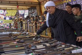 Kirab budaya 1000 pusaka