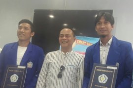Bustomi-Arif Suyono Sandang Gelar Sarjana Pendidikan "IBU"