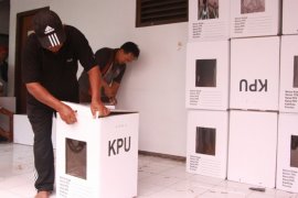 KPU Pati libatkan difabel dalam perakitan kotak suara