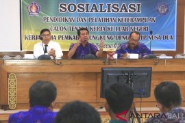 Bupati Klungkung motivasi calon tenaga kerja luar negeri