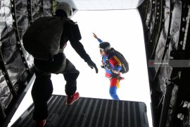 Latihan Terjun Tempur