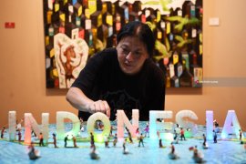 Pelukis Dedok dan Grace Pameran "Love Talk" (video)