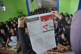 KPU  mensosialisasikan Pemilu pada penghuni Lapas Wanita Palembang Page 1 Small