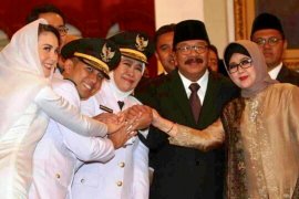 Selamat Bekerja Gubernur Perempuan Pertama Jatim