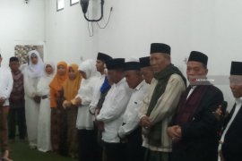 Di Depan 99 Kiai, Khofifah Janji Masukkan Program Gus Ipul-Puti