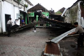 Dampak Angin Puting Beliung