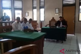 Komplotan gembos ban mobil wisatawan di Bali dituntut dua tahun