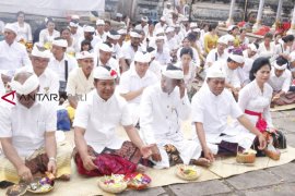 Pemkab Bangli lakukan "Ngaturang Bakti Penganyar" di Pura SAD Khayangan Lempuyang Luhur