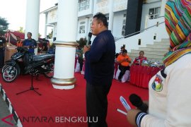 Bupati Mukomuko lepas ribuan peserta jalan sehat