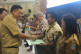 Serahkan 1112 Sertipikat Tanah