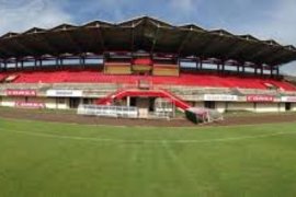 Sepak bola memasyarakat, namun krisis pemain