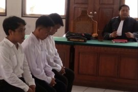 Hakim penjarakan tiga pengedar 1.000 pil koplo